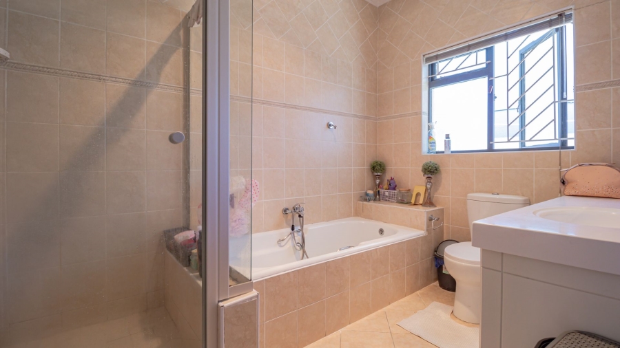 4 Bedroom Property for Sale in Gustrouw Western Cape